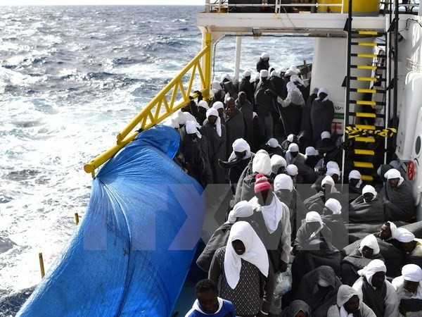 Nearly 10,000 migrants rescued in the Mediterranean sea - ảnh 1